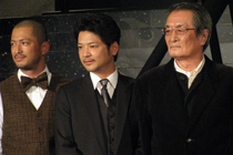 (左から)池内博之、緒形直人、山崎努