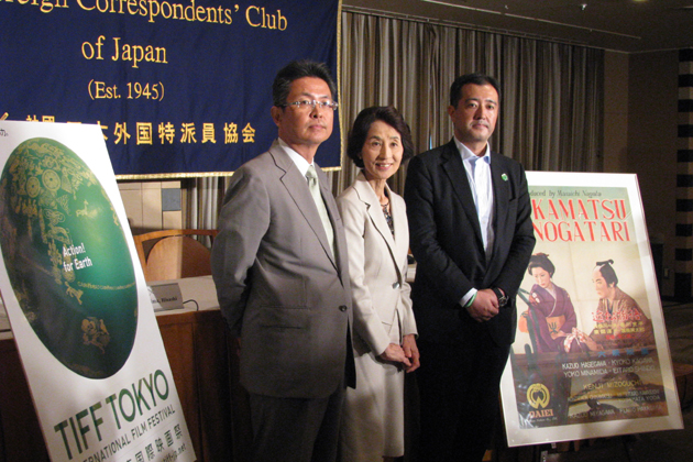 左から、岡島主幹、香川京子、都島事務局長