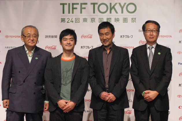 （左から）依田TIFFチェアマン、沖田監督、役所広司、高井ユニジャパン理事長