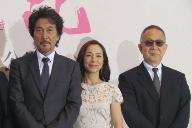夫婦を演じた役所＆原田と小泉監督