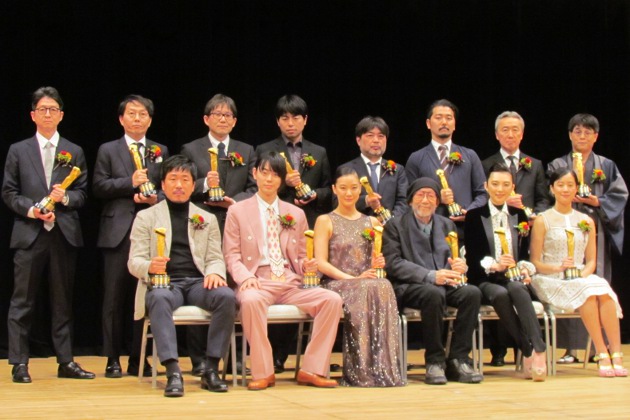 新人男優賞の山田涼介は仕事の都合で登壇できませんでした